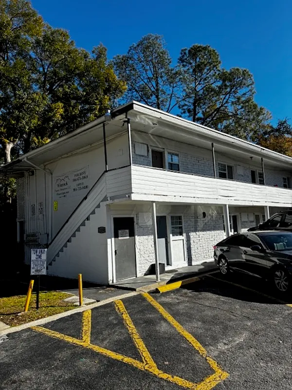 1 bed, 1.0 bath, 420 sqft, $750 — Photo 1