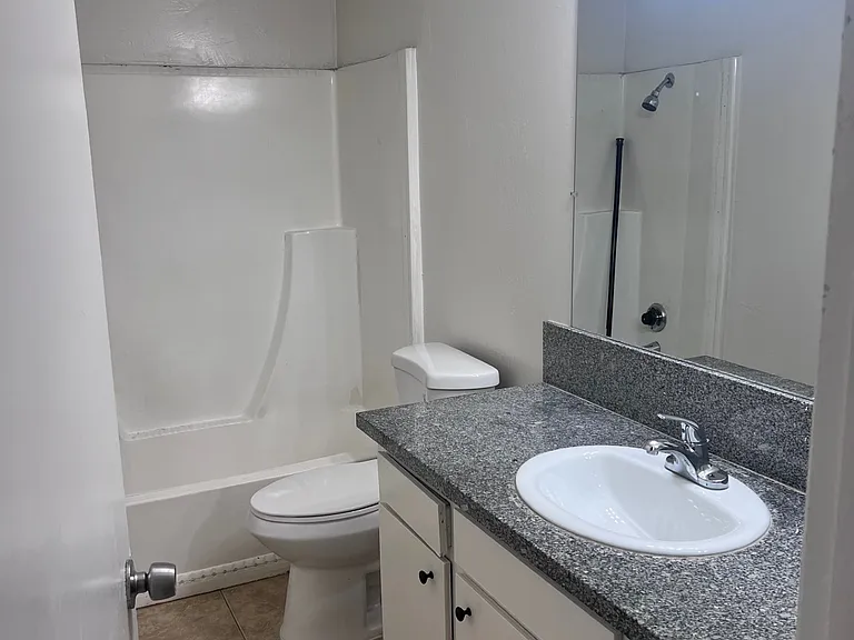 Westchester Place Apartments — Photo 22