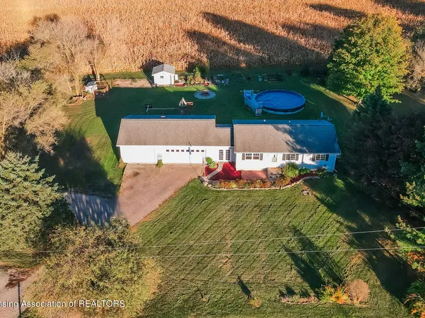 7695 S Royston Rd, Eaton Rapids, MI 48827