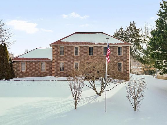 2nd image of 10449 Pineview Rd