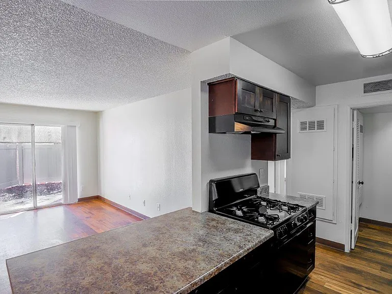 Peppertree Apartments — Photo 31