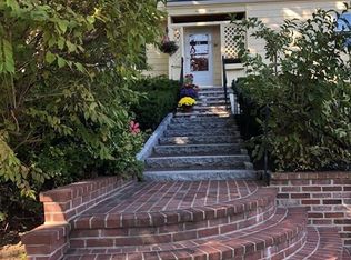 97 Chestnut St, Wakefield, MA 01880