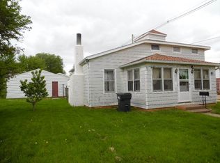 92 28th Ave N, Clinton, IA 52732