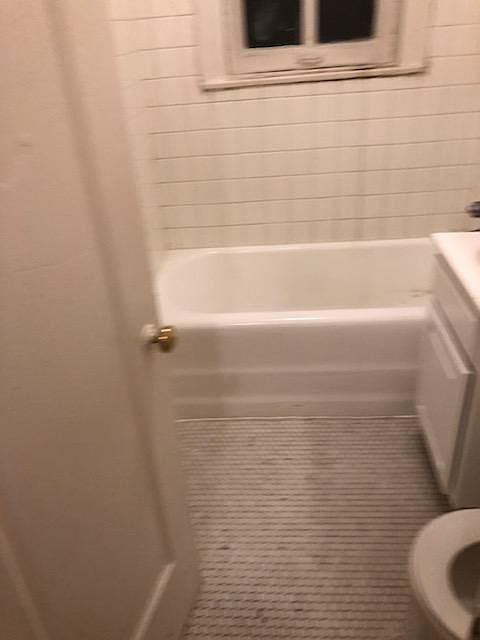 1st image of 5633 N Kenmore Ave #27