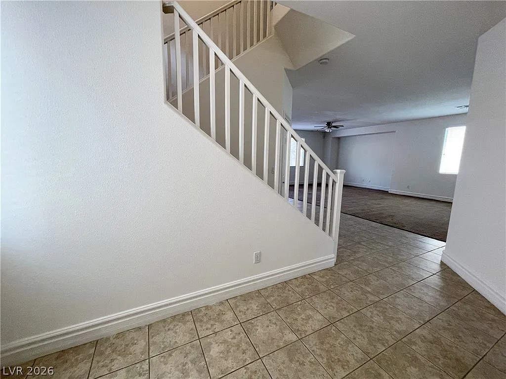 4 bed, 3.0 bath, 2415 sqft, $2,340 — Photo 4