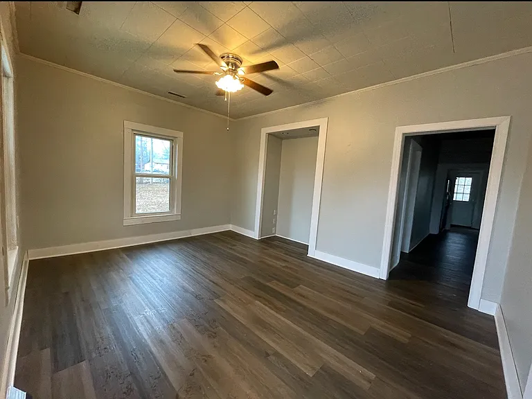 124 Camelot Trl — Photo 6