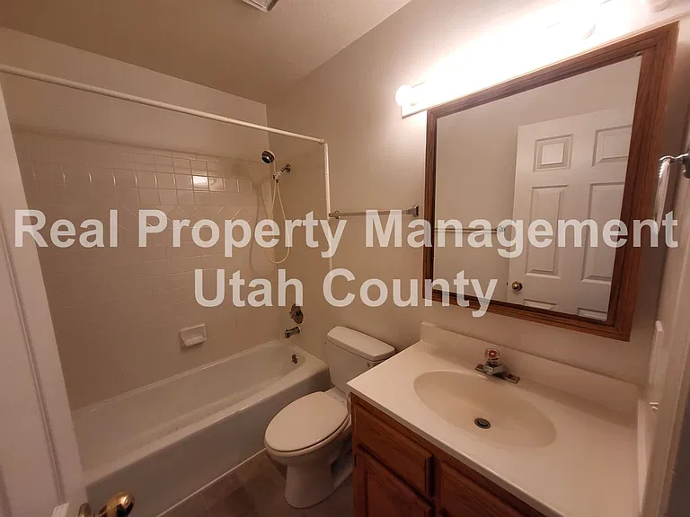 572 S 1750 E — Photo 21