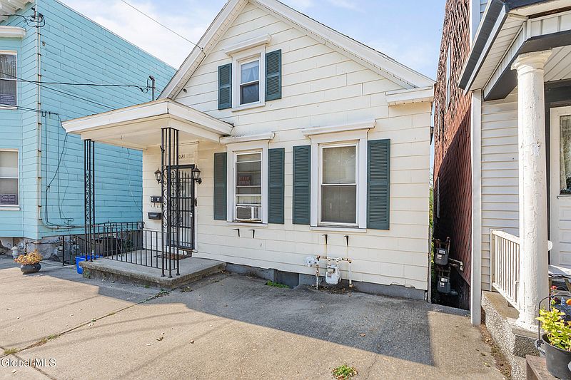 3rd image of 1021 3rd Street