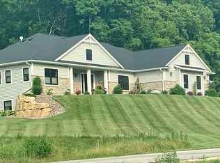 W6184 Pinewood Dr, Holmen, WI 54636