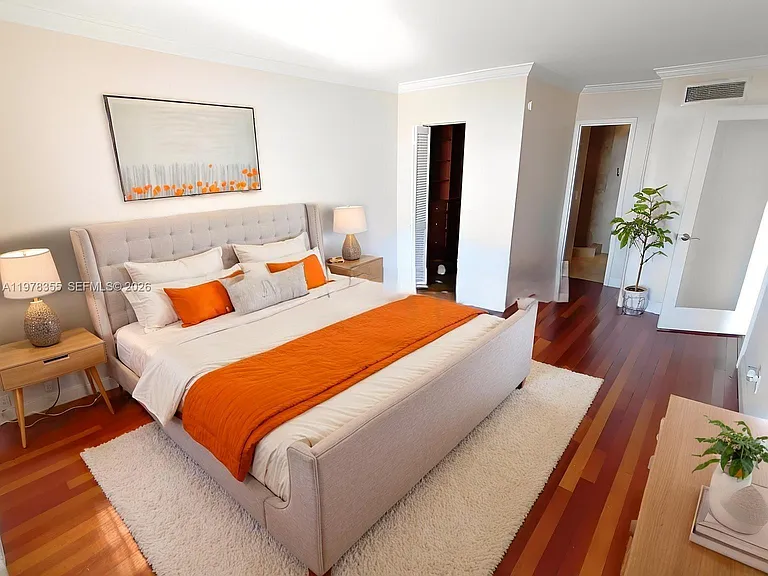 2020 NE 135th St #506 — Photo 3