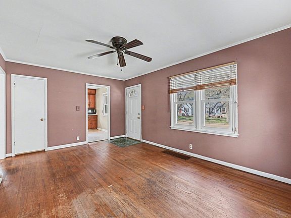 4th image of 3008 Chowen Ave N