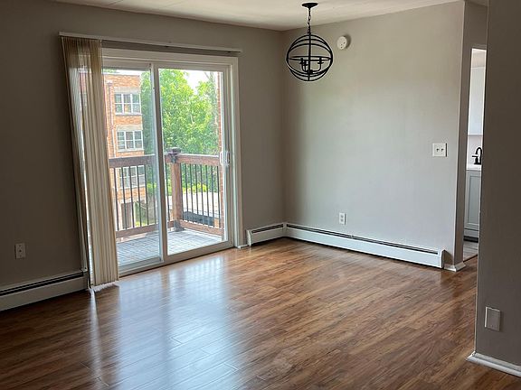 5th image of 4000 Ledgewood Dr APT 4