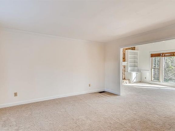 5th image of 4522 Club House Dr