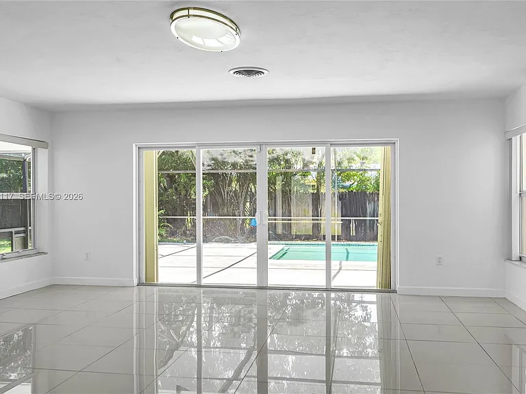 13100 SW 81st Ave — Photo 1