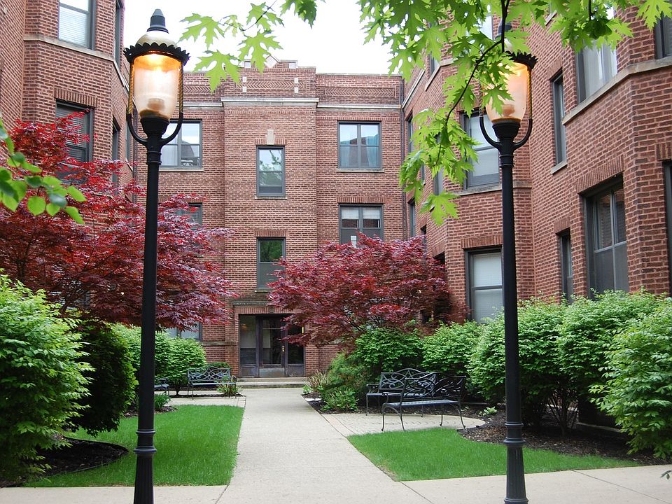 1st image of 905 W Cornelia Ave APT 3W