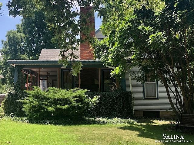 1st image of 719 W Ash St