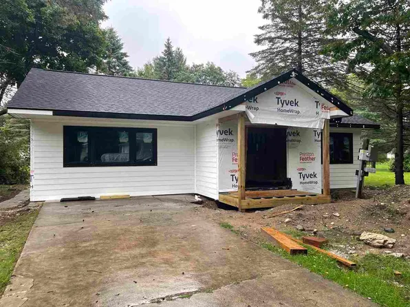 640 Harrison St, Harbor Springs, MI 49740