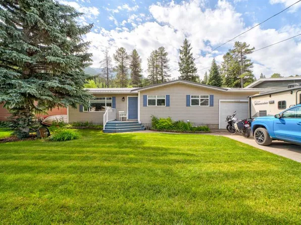 13518 N 15th Ave, Crowsnest Pass, AB T0K 0E0