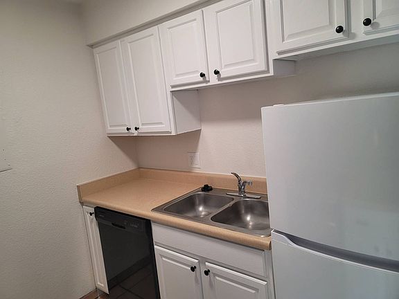 2nd image of 926 N Belvedere Ave APT 1