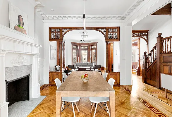 Sold by Compass | media 21