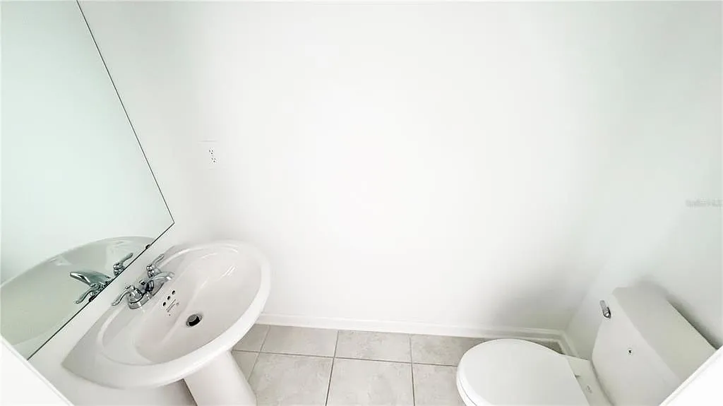 4 bed, 2.5 bath, 1907 sqft, $2,300 — Photo 3
