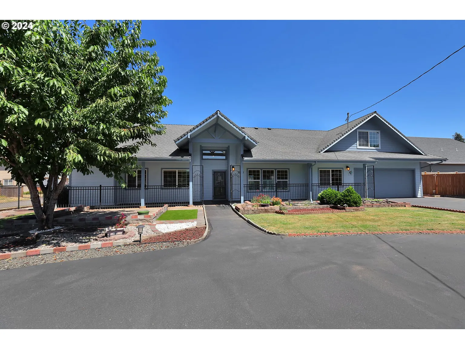 3925 Scenic Dr photo 1