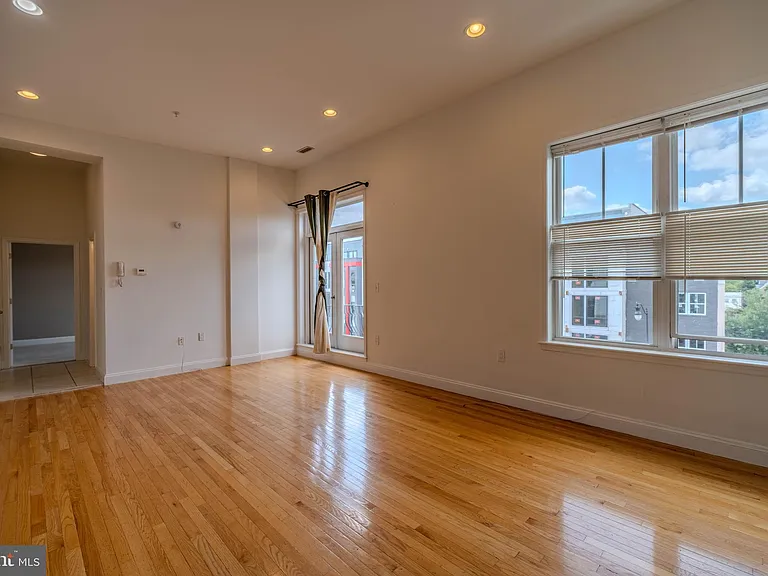 1629 L St NE #305 — Photo 16
