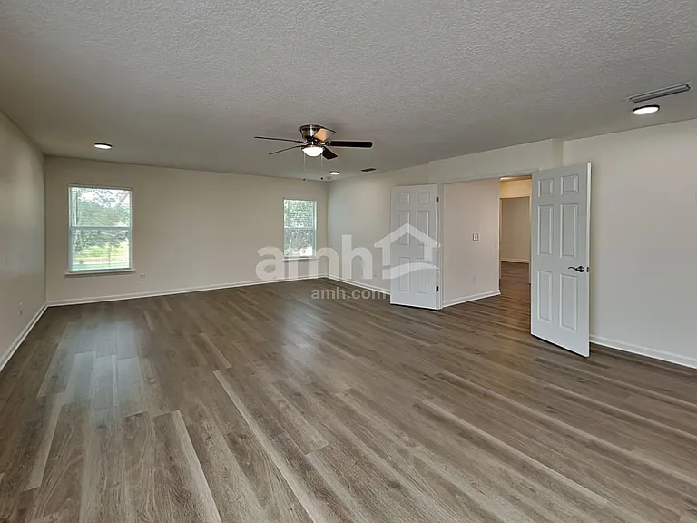 385 Bostwick Cir — Photo 12