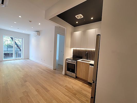 1st image of 985 Bedford Ave #4
