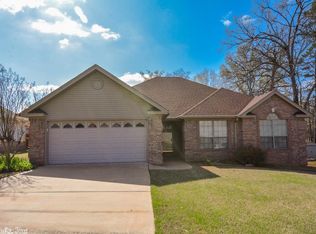 4 W Point Dr, Maumelle, AR 72113