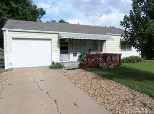 861 Vassar Dr, Salina, KS 67401