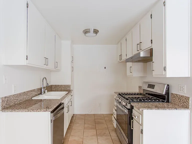 Chatsworth Rent This Now — Photo 32