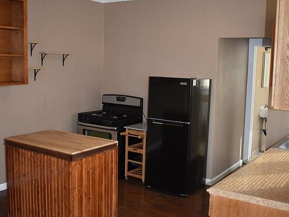 4th image of 628 N Baker St APT 3