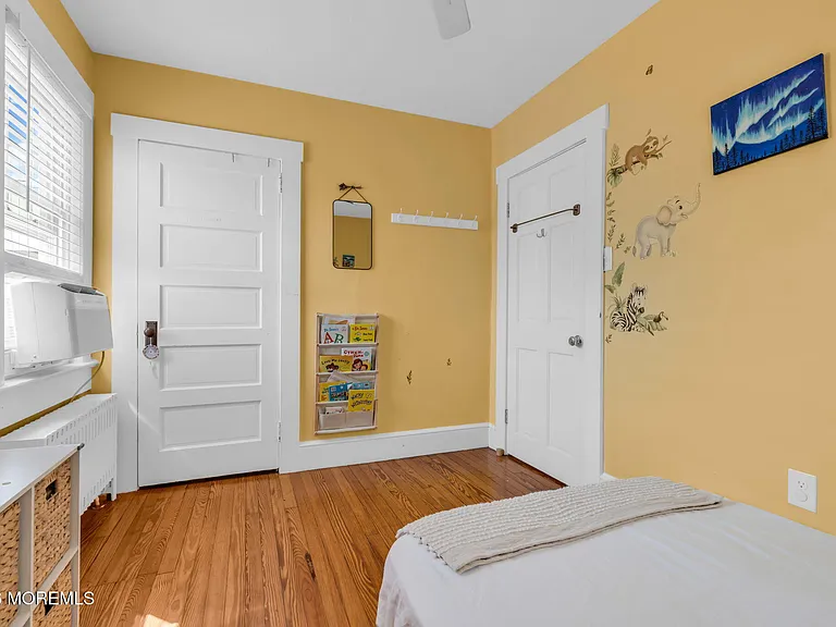 706 E St — Photo 35