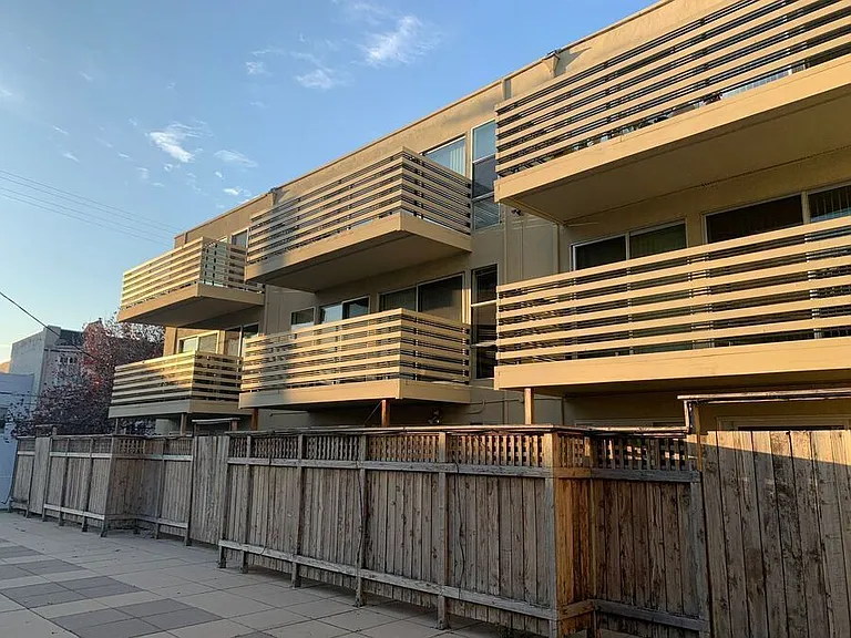 2255 Hearst — Photo 33