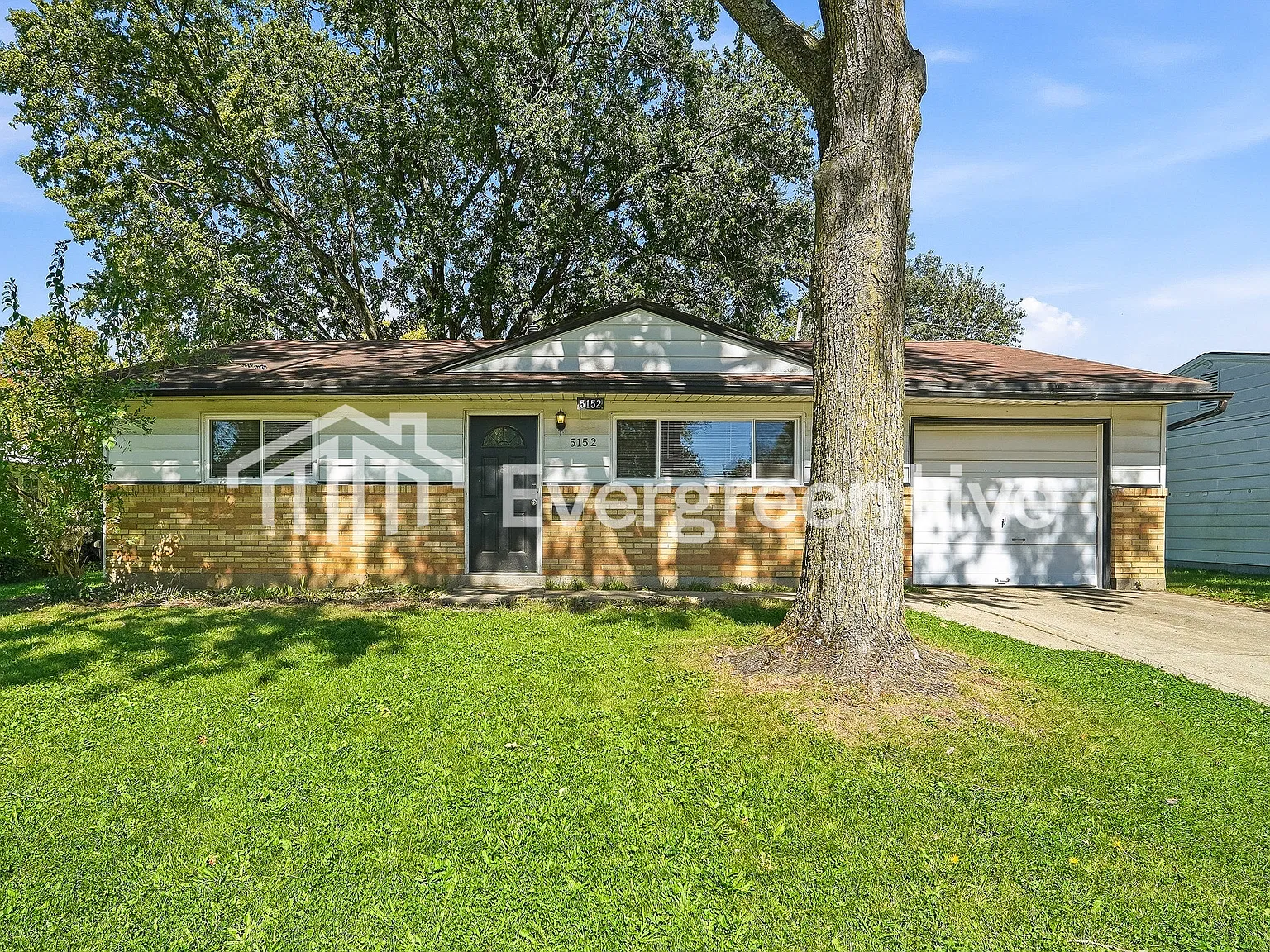 3 bed, 1.0 bath, 990 sqft, $1,345 — Photo 2