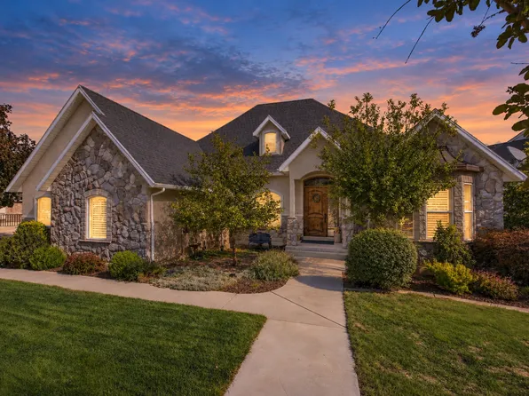 92 W Salem Hills Dr, Elk Ridge, UT 84651