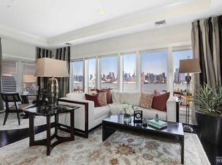 50 Cambridge Way #50, Weehawken, NJ 07086