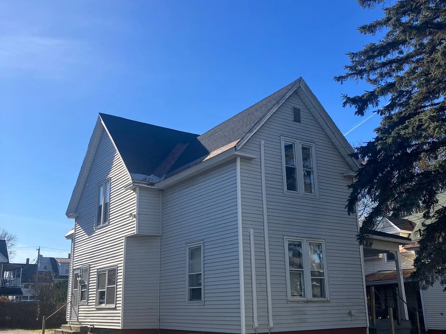 3 bed, 1400 sqft, $1,300 — Photo 1