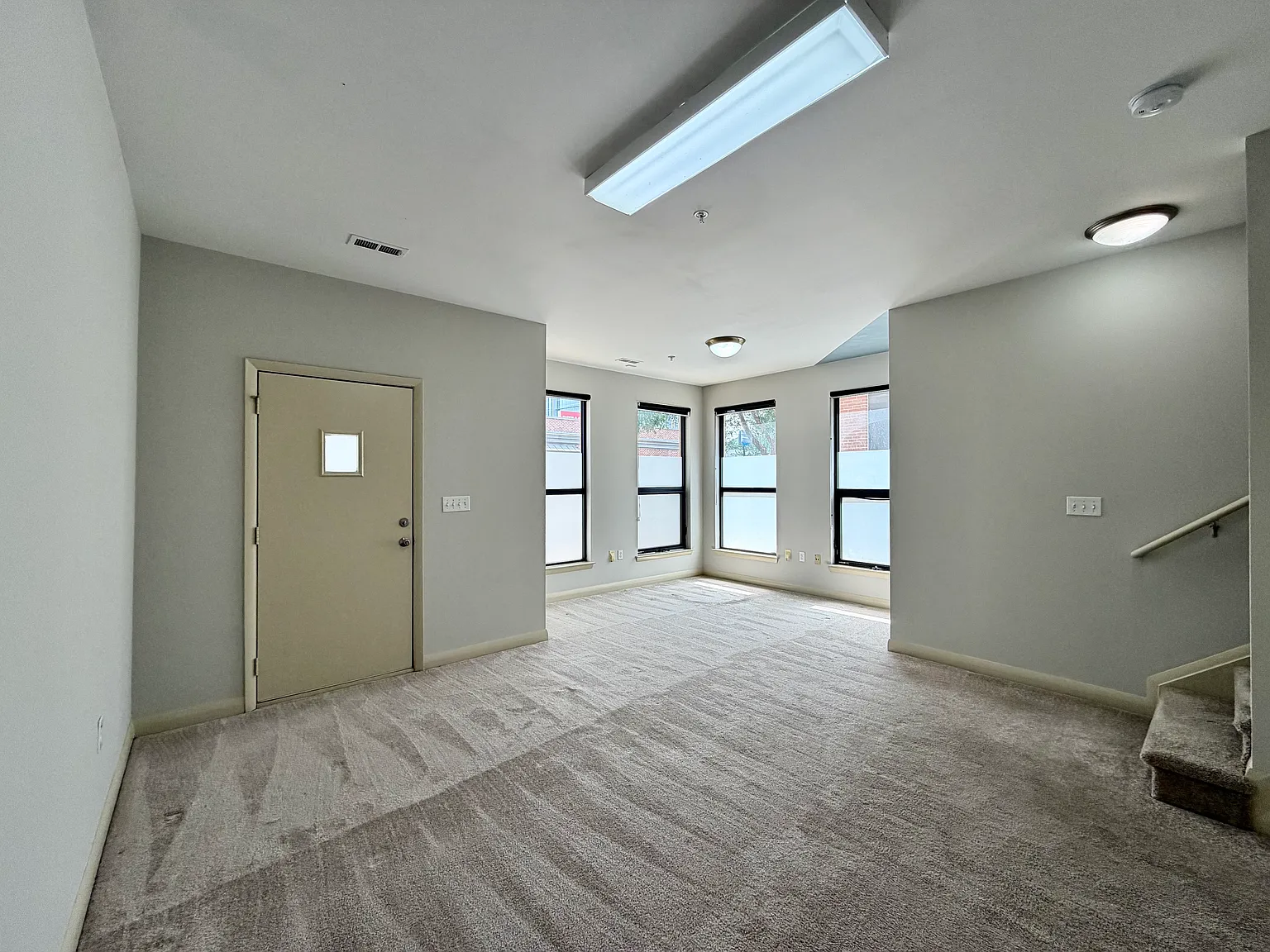 2 bed, 2.5 bath, 1611 sqft, $2,875 — Photo 2