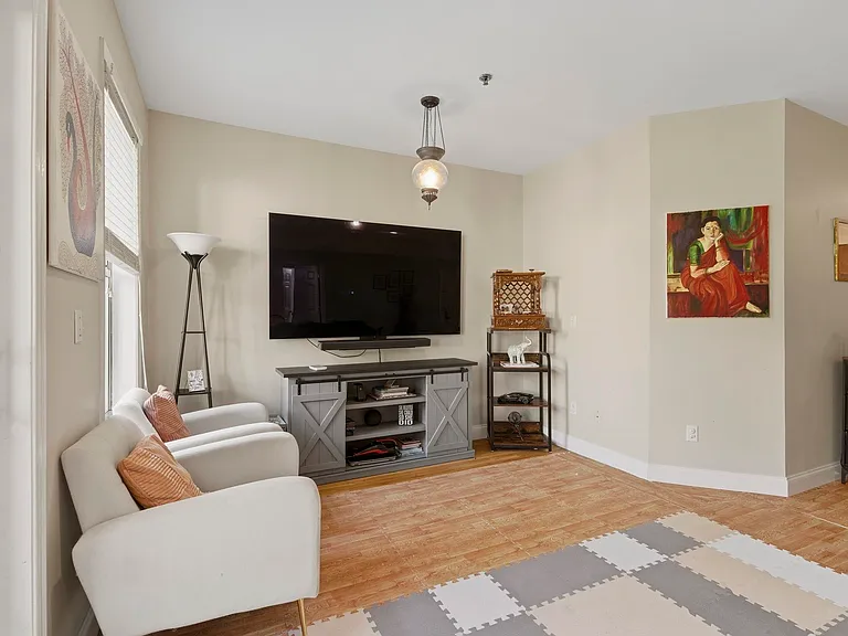 416 Grand St #3B — Photo 8