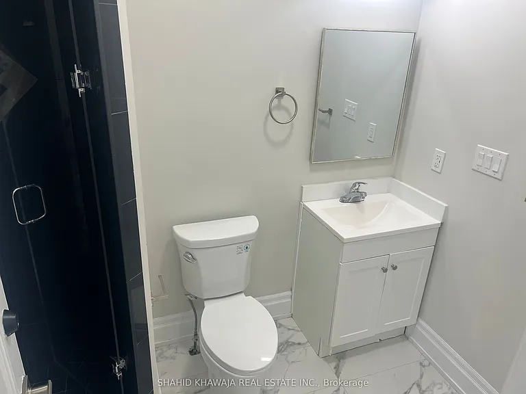 370 Queen St S #C — Photo 8