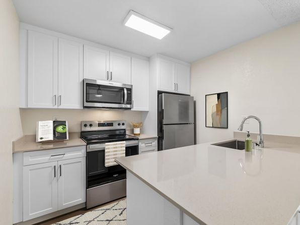 555 Paularino Ave APT C203