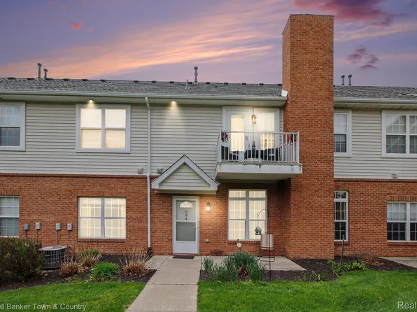 594 Olde English Cir, Howell, MI 48855