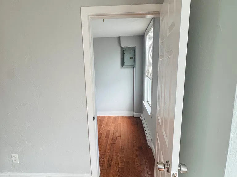 202 Lexington St #2 — Photo 6