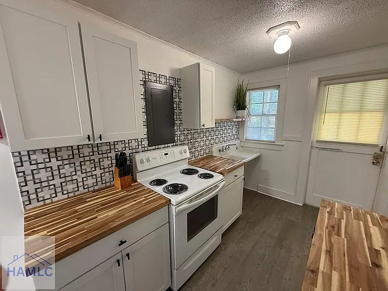 556 E Cherry St #3 — Photo 6