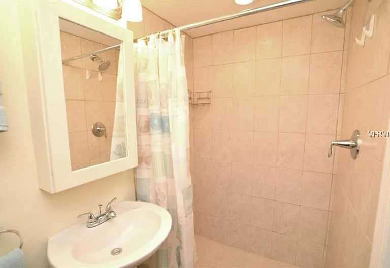 1835 Tulip Dr — Photo 5