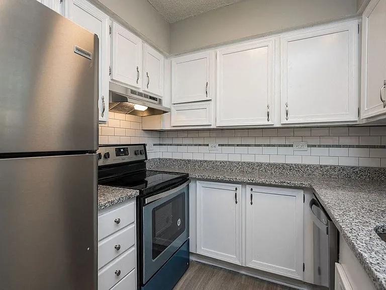Willow Bend Apartments — Photo 18