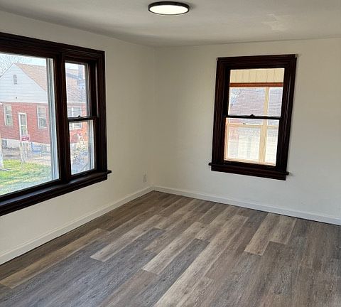 5th image of 2637 Grand Ave