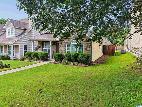 3rd image of 144 Warwick Cir